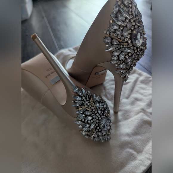 Badgley Mischka Women's Gold Peep-Toe Heels Size 6 - Picture 6 of 7